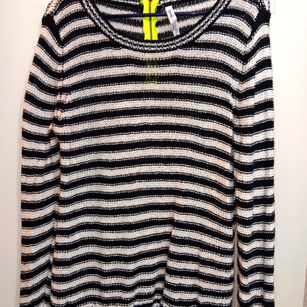 Aeropostile black and white sweater.